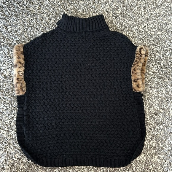 Knit poncho with matching ear muffs - Picture 7 of 7